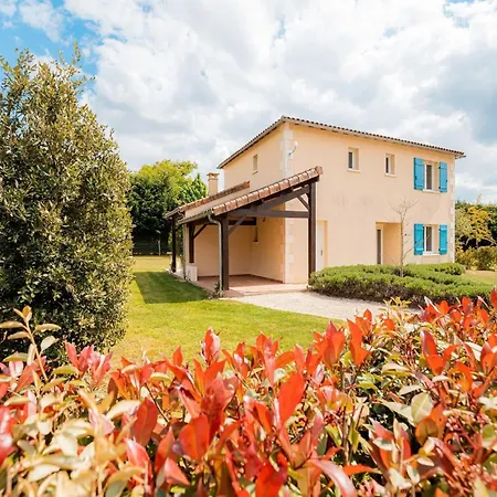 Villa Spacious And Modern With Large Garden And Bbq Area Les Forges (Deux-Sevres)