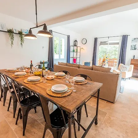 Spacious And Modern With Large Garden And Bbq Area Les Forges (Deux-Sevres)