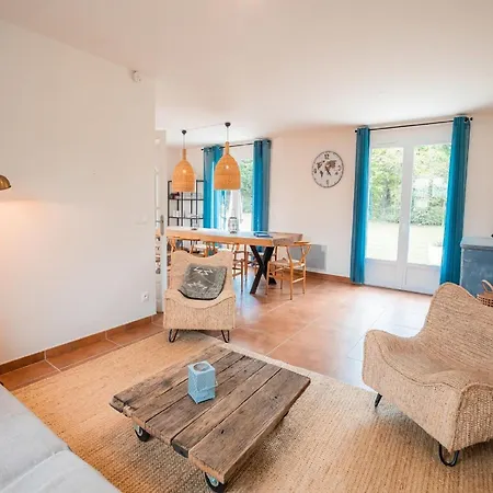 Villa Spacious And Modern With Large Garden And Bbq Area Les Forges (Deux-Sevres)